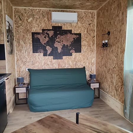 La Cabane Des Jours Heureux Saint-Laurent-de-Carnols 外观 照片
