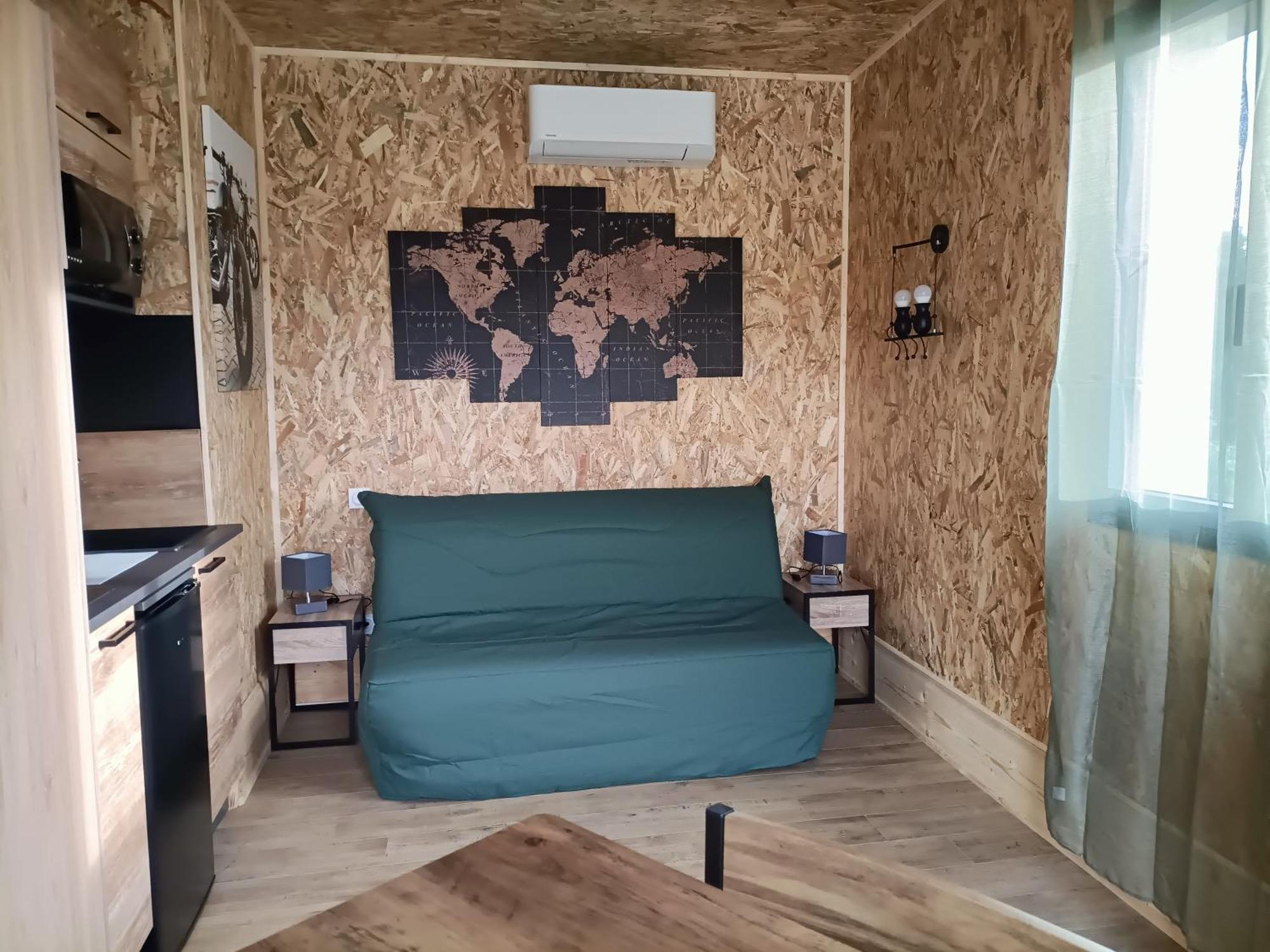 La Cabane Des Jours Heureux Saint-Laurent-de-Carnols 外观 照片